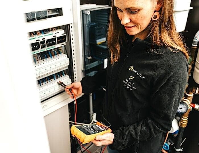 Expert keuring elektrische installatie meet stroom